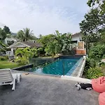 Chaweng Beautiful Studio.